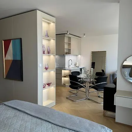 Luxe Near The Airport *