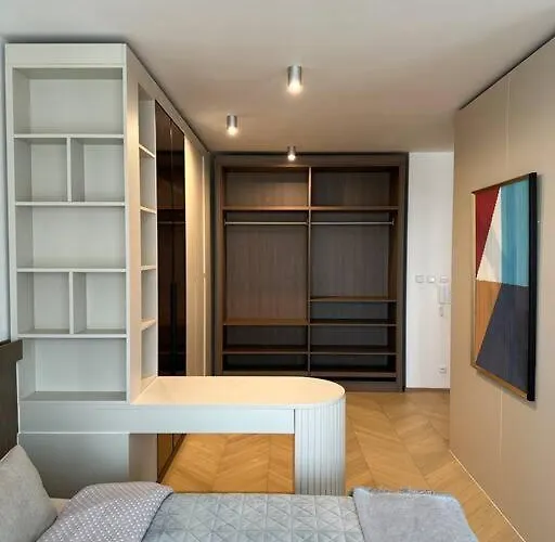 Luxe Near The Airport * Prag